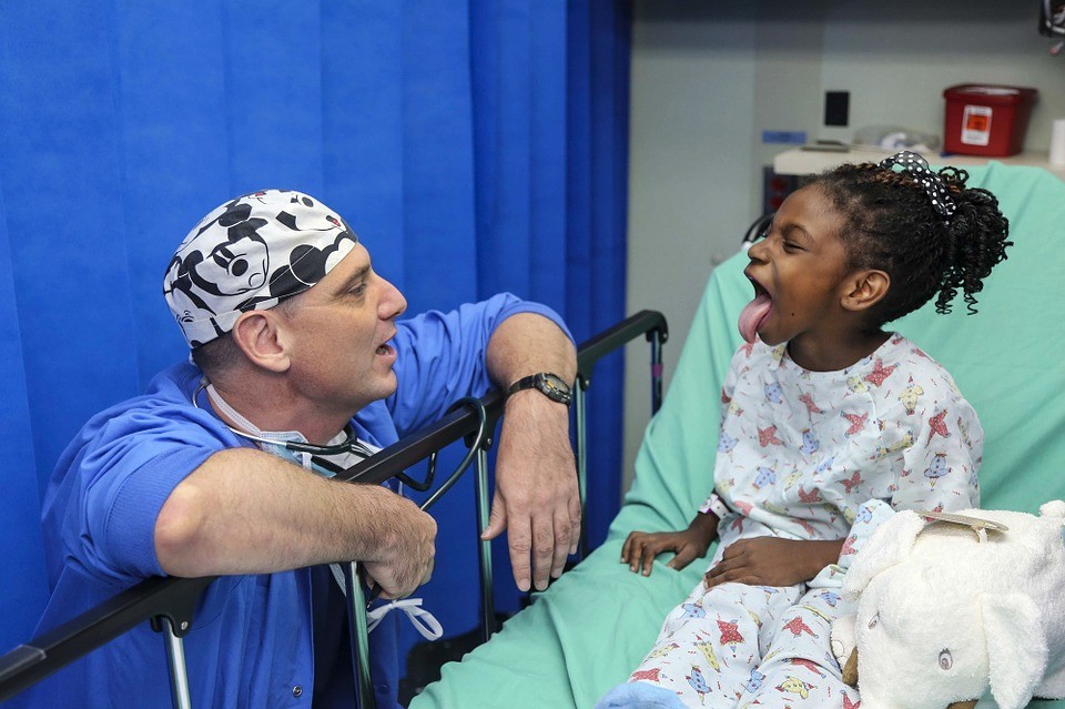 Medical Doctor Notices Something Odd About The People In Love With Vaccines……