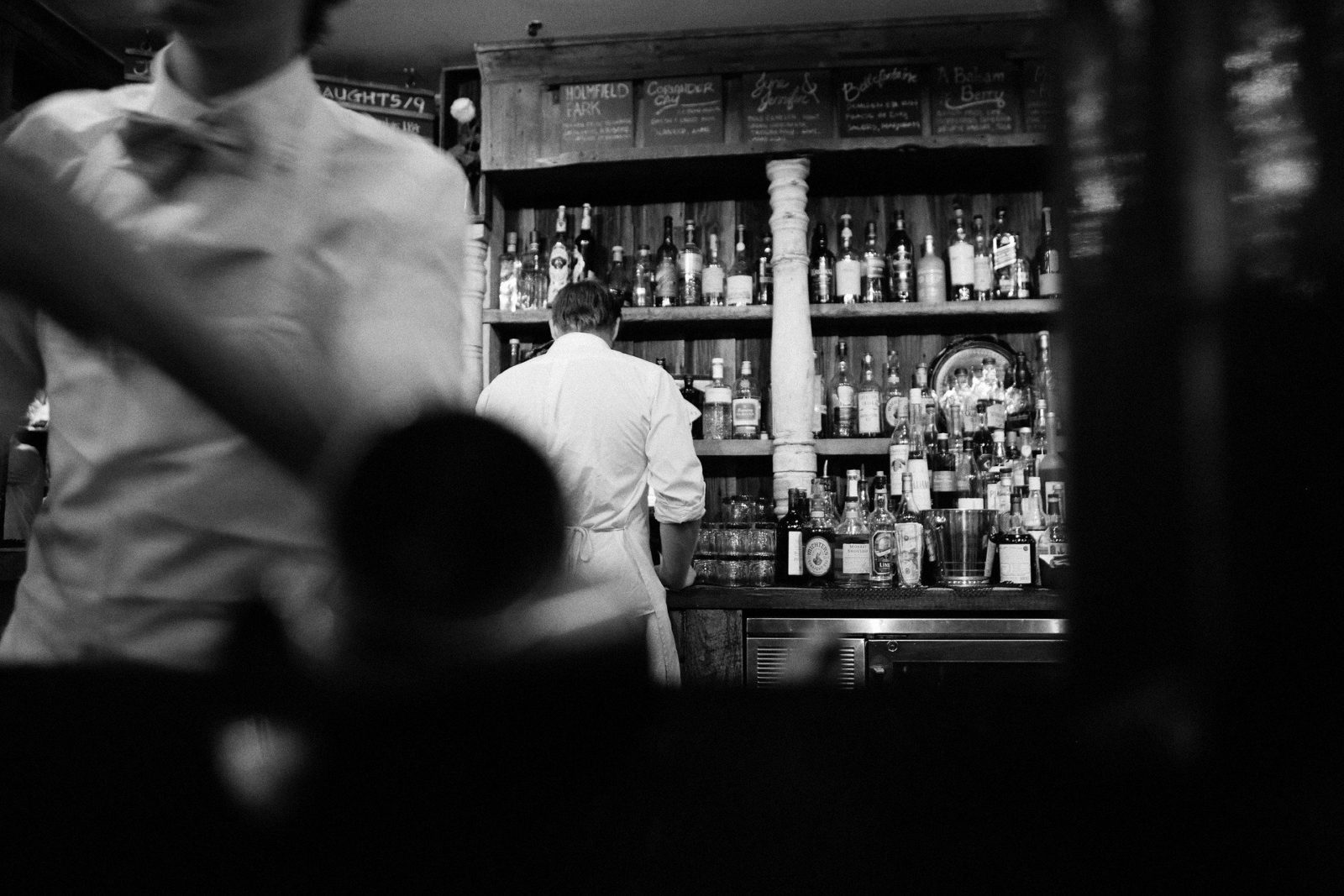bar-498420_1920